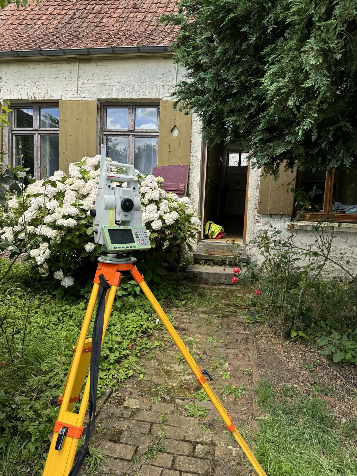 Relevé topographique sur site avec station totale — Nord Scan 3D